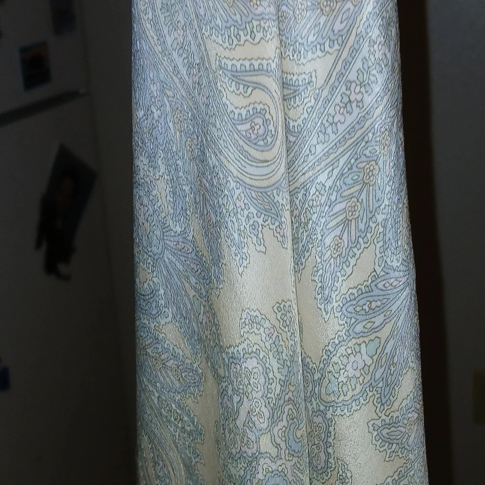 Liz Claiborne Vintage Silk Scarf Pastel Colors Beautiful Featherweight Fluttery